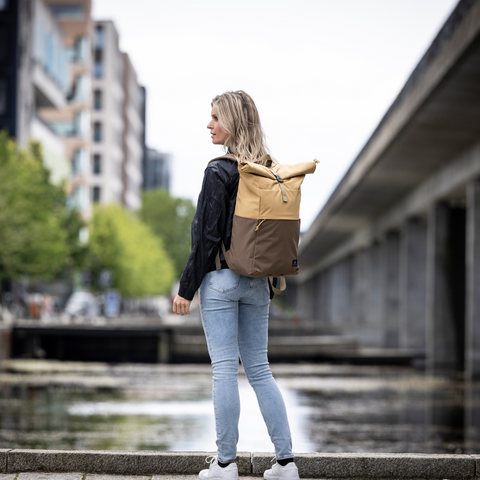 Retró hátizsák rolltop záródással