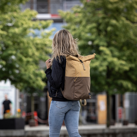 Retró hátizsák rolltop záródással